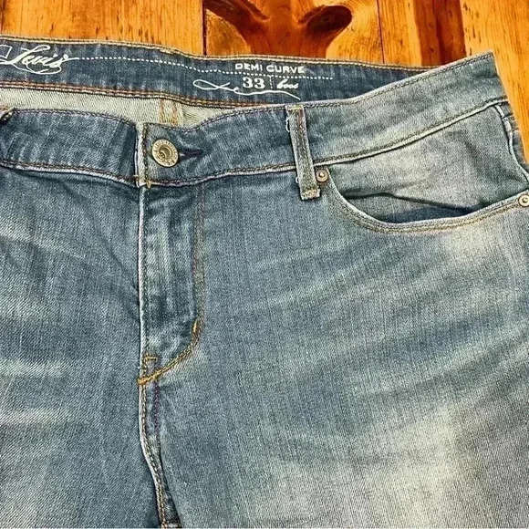 Levi’s San Francisco Demi Curve Light wash Bootcut - Picture 5 of 6